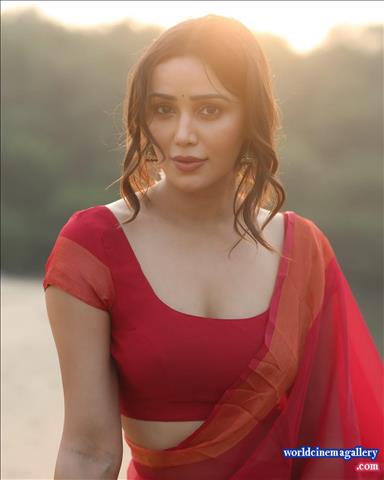 Anaira Gupta Hot Stills