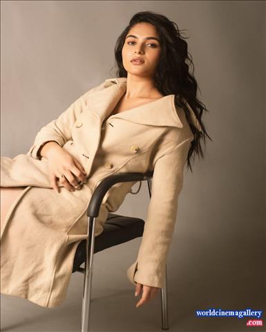 Kayadu Lohar Dragon acress stills