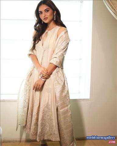 Kayadu Lohar Dragon acress stills